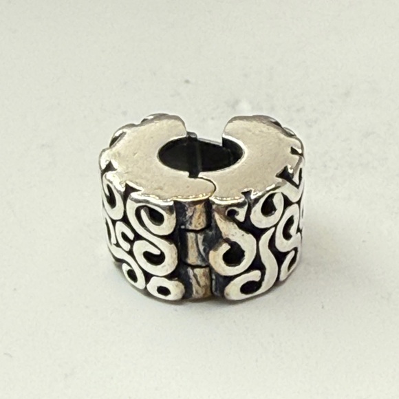 Pandora Retired Scrollwork Hinged Clip Spacer ALE 925